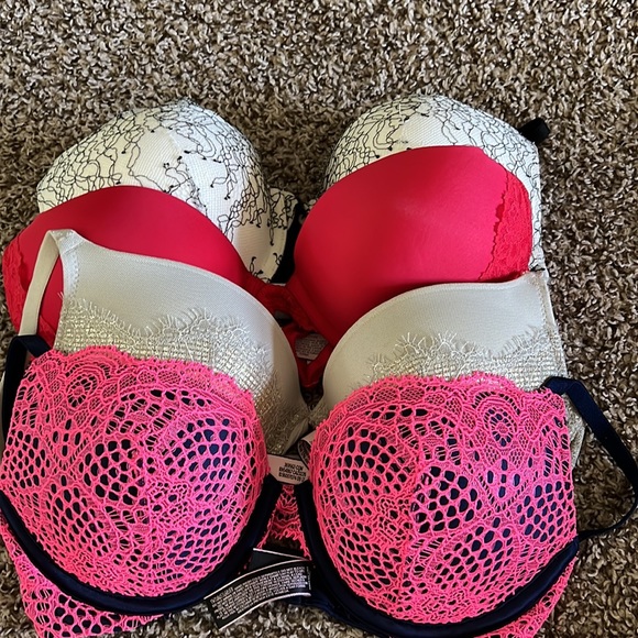 Victoria secret bras - Picture 1 of 8